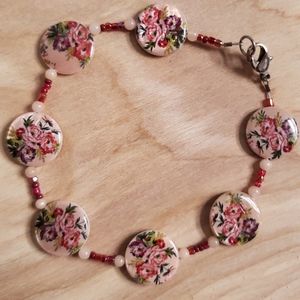 Handmade pink floral beaded bracelet
